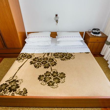 Apartmani Jelica Krk Town Eksteriør billede