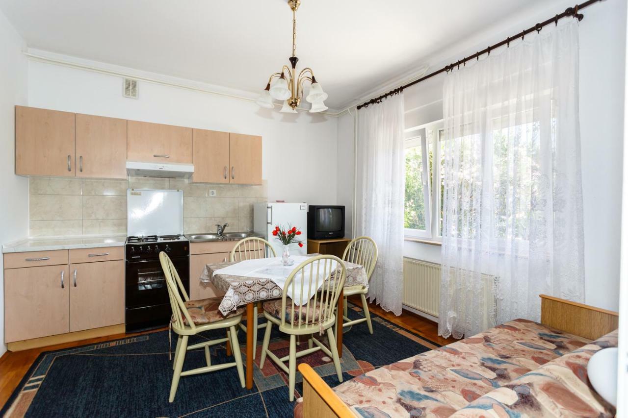 Apartmani Jelica Krk Town Eksteriør billede